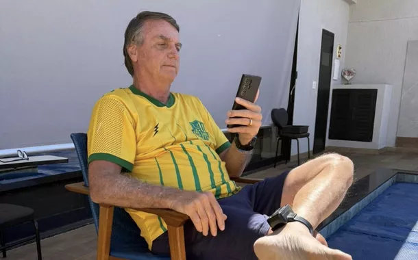 Bolsonaro com sua tornozeleira