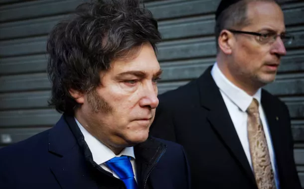 O presidente da Argentina, Javier Milei, participa de um evento que marca o 31º aniversário do atentado a bomba de 1994 contra o centro comunitário da Associação Mutual Israelita Argentina (AMIA), em Buenos Aires, Argentina, em 18 de julho de 2025