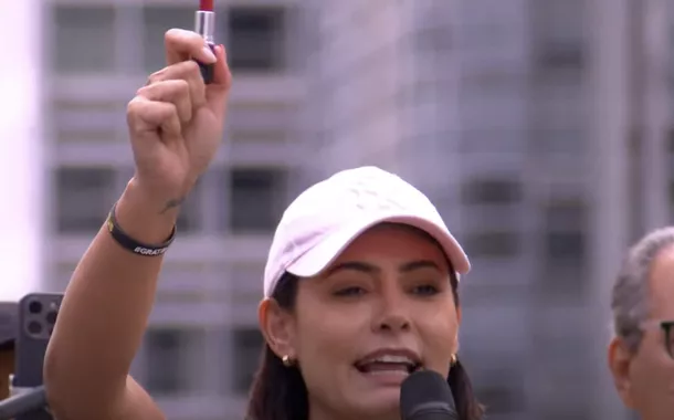 Com Bolsonaro preso, Michelle ora e pede milagre de Deus
