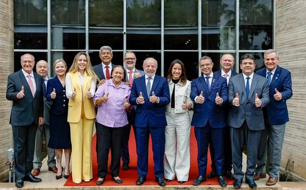 Governadores de estados nordestinos com o presidente Lula