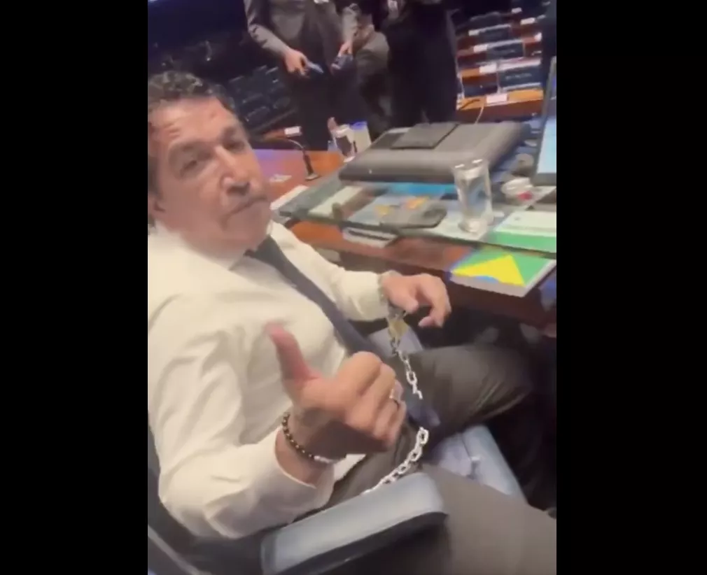 Magno Malta em protesto pró-Bolsonaro no Congresso Nacional