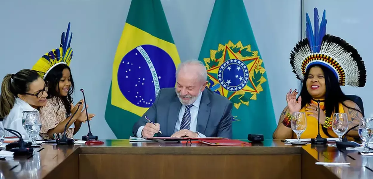 Lula e Sônia Guajajara