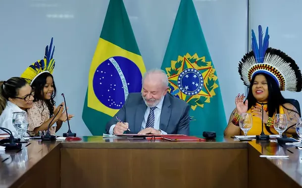 Lula e Sônia Guajajara