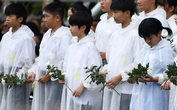 Cerimônia marca os 80 anos da bomba atômica em Nagasaki