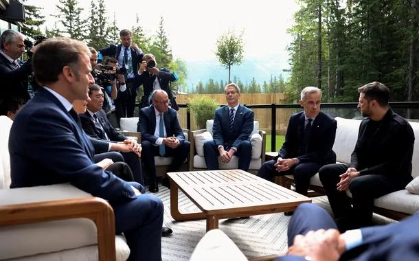 Líderes europeus reforçam apoio à Ucrânia e pedem pressão contínua sobre a Rússia antes de cúpula entre Putin e Trump