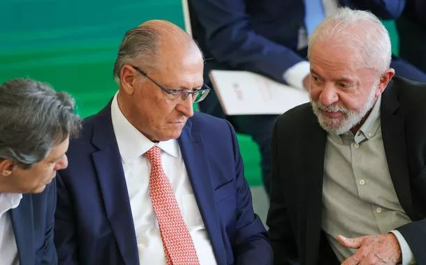 Governo anuncia nesta semana pacote emergencial para conter impacto do tarifaço dos EUA nas exportações brasileiras