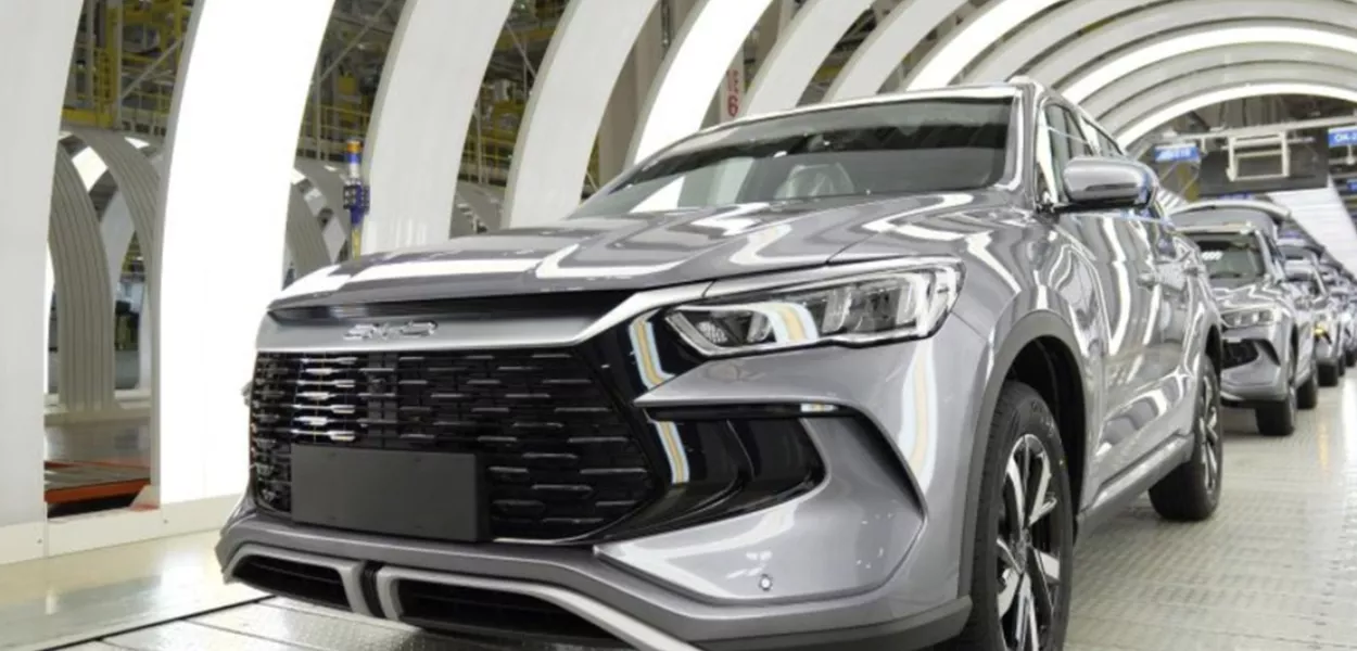 Linha produção de carros elétricos na China