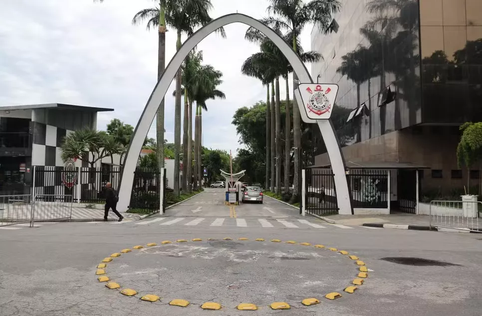 Entrada da sede social do Corinthians, o Parque São Jorge