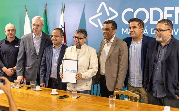 Prefeito Washington Quaquá (o quarto da esq. para a dir.) junto com outras lideranças