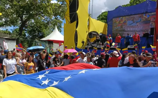 Venezuelanos vão às ruas em marcha contra pressão dos EUA