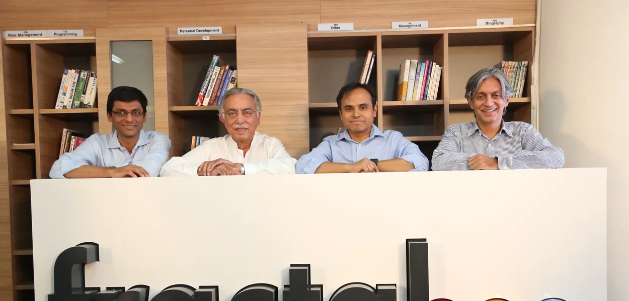 Membrod da Fractal Analytics posam para foto