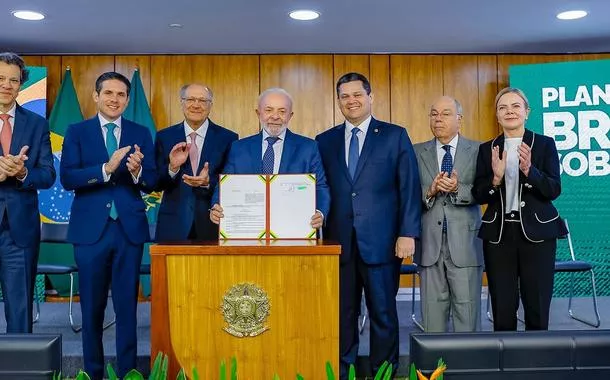Presidente Lula durante cerimônia de assinatura da Medida Provisória “Brasil Soberano”