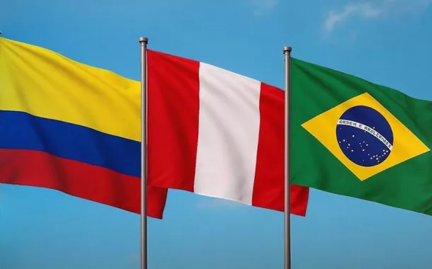 Bandeiras de Colômbia, Peru e Brasil 