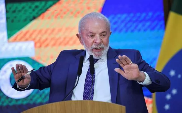 O presidente Lula durante cerimônia de anúncio de medidas para ajudar empresas afetadas por tarifaço dos EUA - 13/08/2025