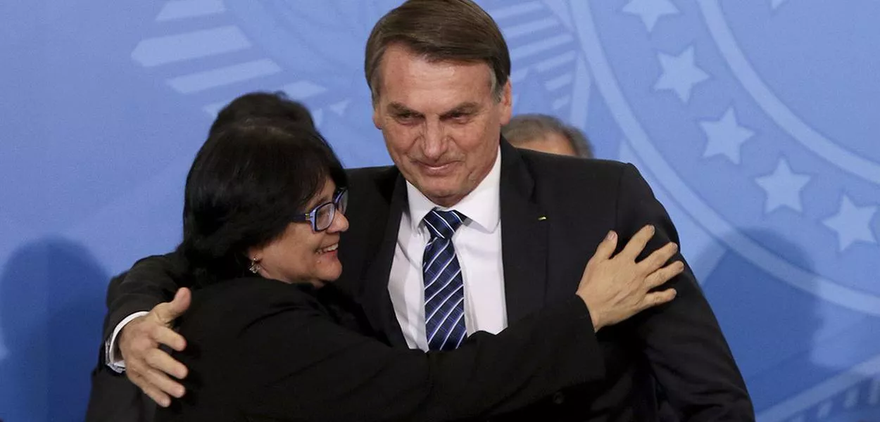 Jair Bolsonaro e a senadora Damares Alves