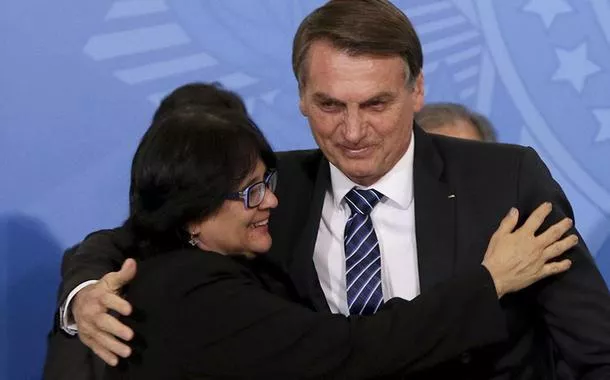 Jair Bolsonaro e a senadora Damares Alves