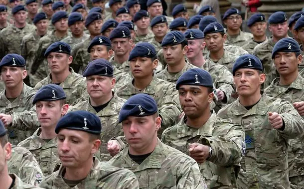 Soldados do 2º Regimento de Sinais do Exército Britânico