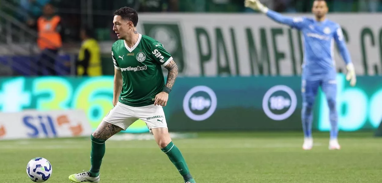 O jogador Anibal Moreno, da SE Palmeiras, em jogo contra a equipe do Mirassol FC, durante partida válida pela décima quarta rodada, do Campeonato Brasileiro, Série A, na arena Allianz Parque