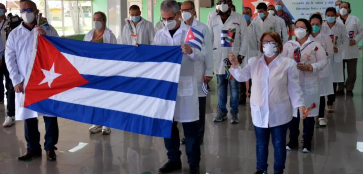 Médicos cubanos