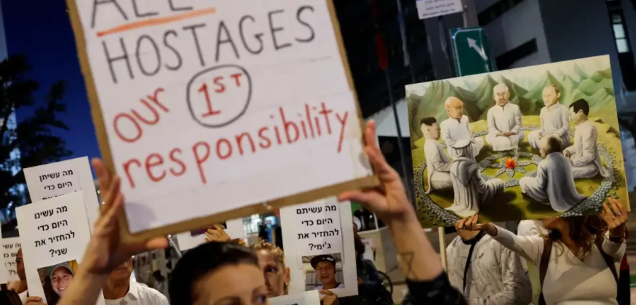 Manifestantes israelenses pedem prioridade para libertação de prisioneiros em poder do Hamas