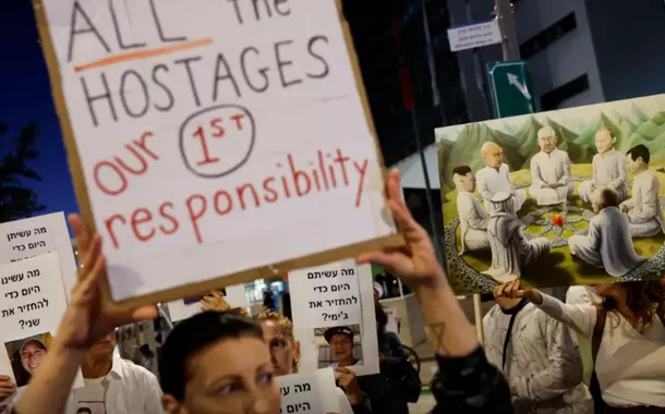Manifestantes israelenses pedem prioridade para libertação de prisioneiros em poder do Hamas