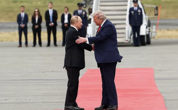 Putin e Trump reescrevem as regras da geopolítica em encontro histórico no Alasca
