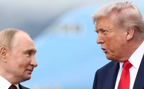 Trump interrompe conversas com Zelensky e líderes da União Europeia para telefonar a Putin