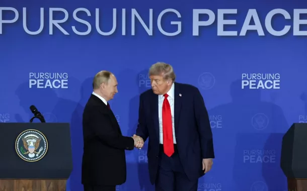 Putin propõe encontro com Zelensky em Moscou após ligação com Trump