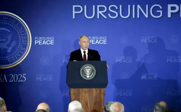 Putin e Trump participam de coletiva de imprensa após reunião no Alasca
15/08/2025
REUTERS/Jeenah Moon