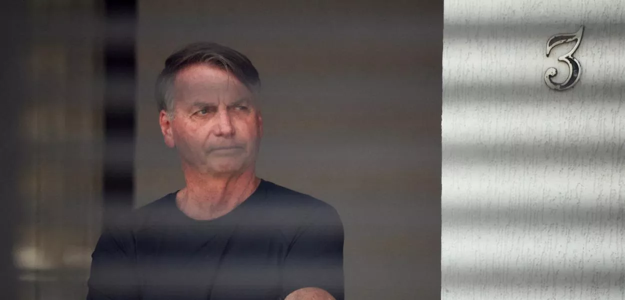 Ex-presidente Jair Bolsonaro em casa, em Brasília, durante prisão domiciliar determinada pelo STF
14/08/2025
REUTERS/Adriano Machado
