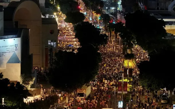Israelenses realizam manifestação gigantesca contra Netanyahu