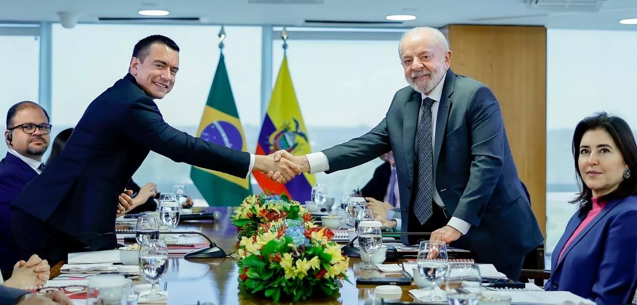 Presidente da República, Luiz Inácio Lula da Silva, durante reunião restrita com o Presidente da República do Equador, Daniel Noboa. Palácio do Planalto