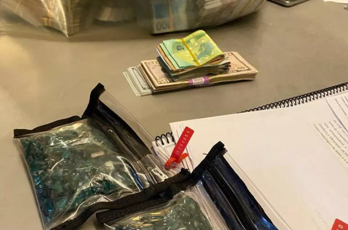 Dinheiro vivo e pedras preciosas foram apreendidos durante operação Ícaro