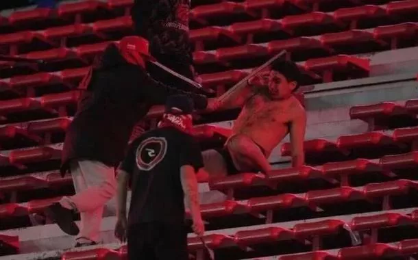 Pancadaria entre torcidas cancela jogo entre Independiente e Universidad de Chile