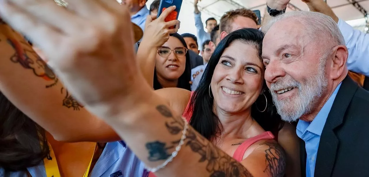 Lula e apoiadores - 21 de agosto de 2025