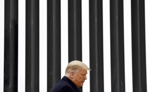 Trump manda pintar muro na fronteira com México de preto em medida fascista