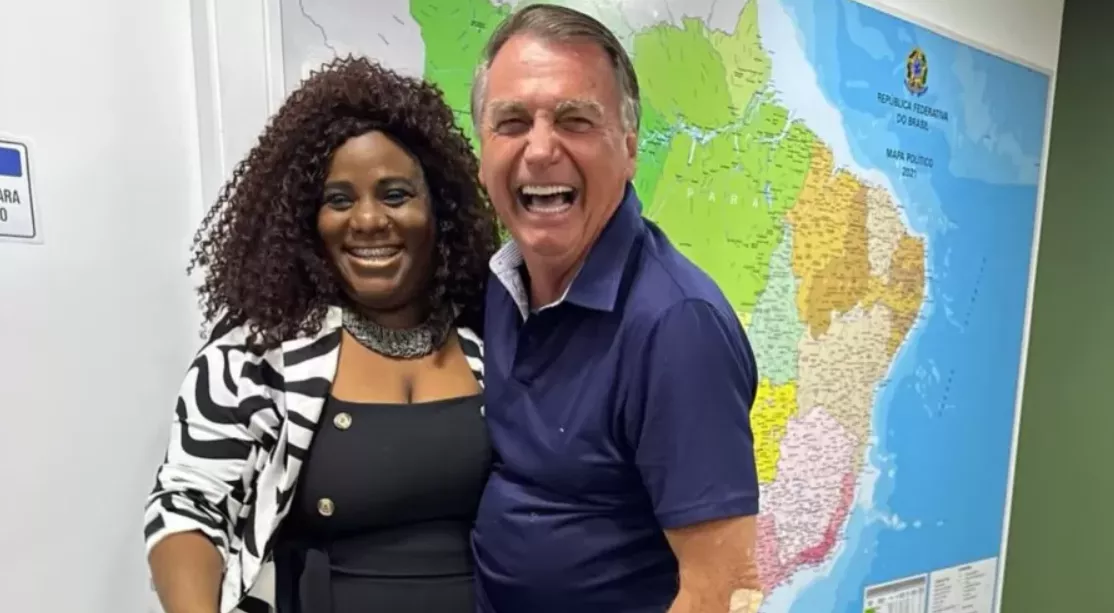 Influenciadora Vanessa da Silva Oliveira, a 'Negona do Bolsonaro', ao lado de Jair Bolsonaro