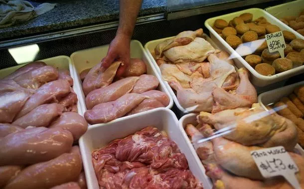 China suspende importação de produtos avícolas da Argentina, cinco meses após retirar proibição