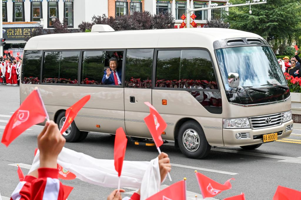 Xi deixa Xizang depois de participar das celebrações do 60º aniversário da fundação da região