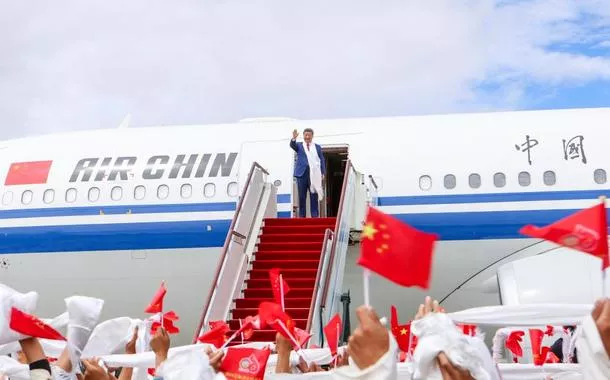Xi deixa Xizang depois de participar das celebrações do 60º aniversário da fundação da região