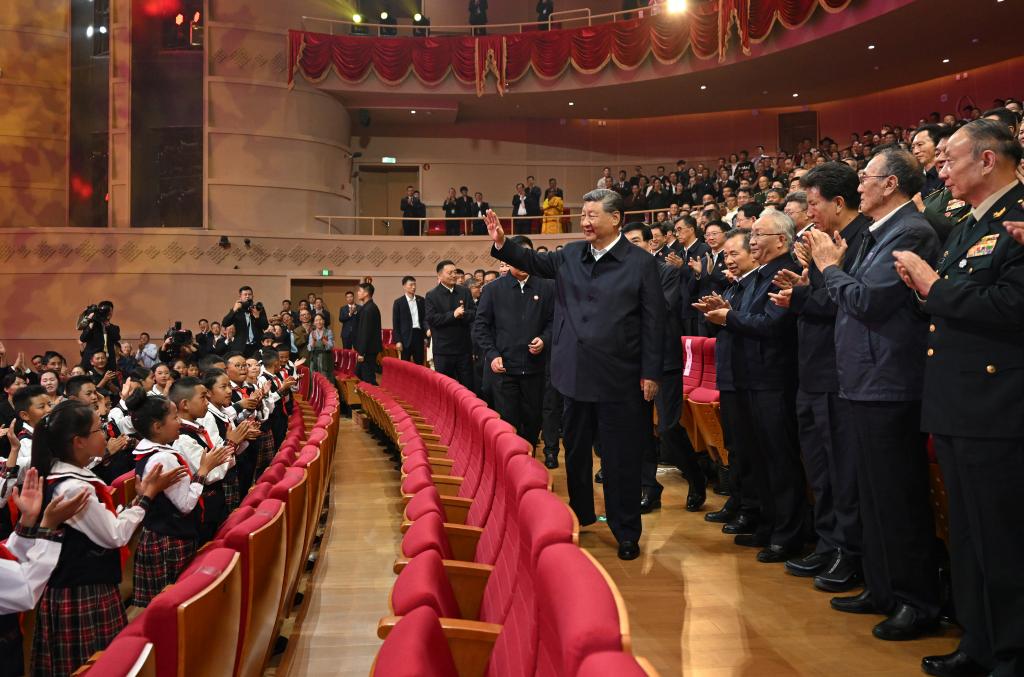 Xi participa de gala que marca 60º aniversário da fundação da Região Autônoma de Xizang