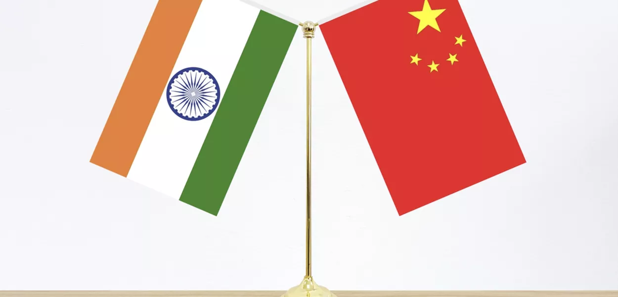 Bandeiras da Índia e da China