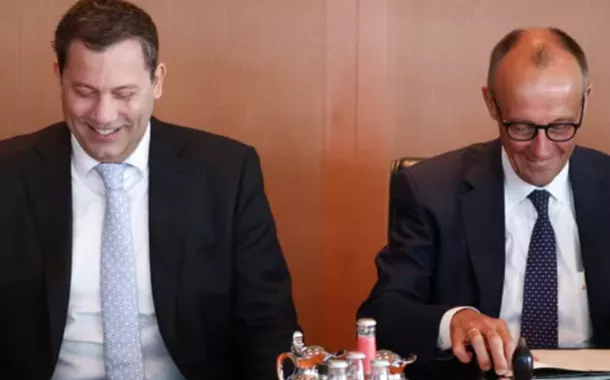 Lars Klingbeil (à esquerda) e Friedrich Merz