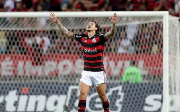 Em goleada espetacular, Flamengo atropela Vitória por 8 a 0