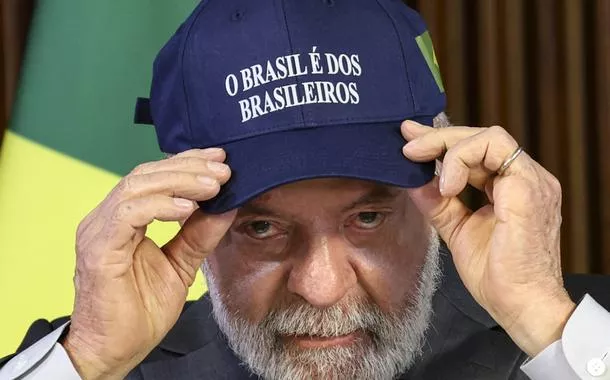 Lula defende regulação de big techs durante reunião ministerial