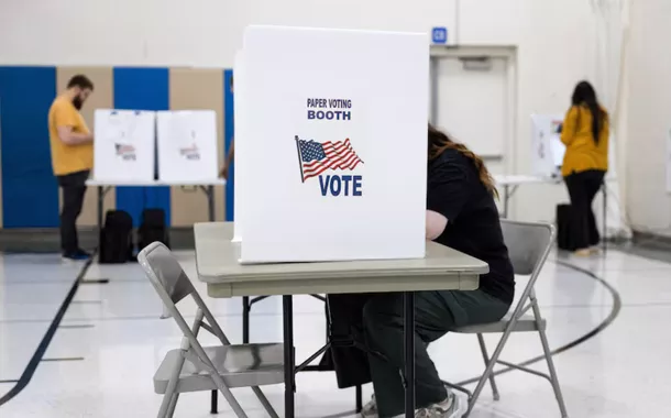 Pessoas votam nas eleições presidenciais dos EUA de 2024 no dia da eleição em Columbus, Ohio, EUA, 5 de novembro de 2024