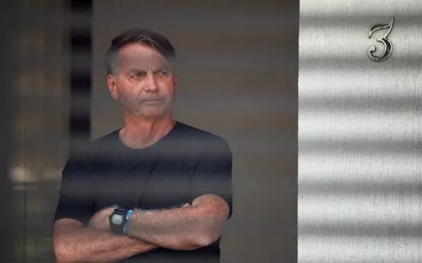 Ex-presidente Jair Bolsonaro em casa, em Brasília, durante prisão domiciliar determinada pelo STF