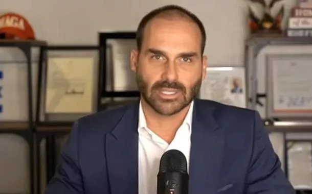 Eduardo Bolsonaro envia ofício a presidente da Câmara solicitando exercer mandato dos EUA