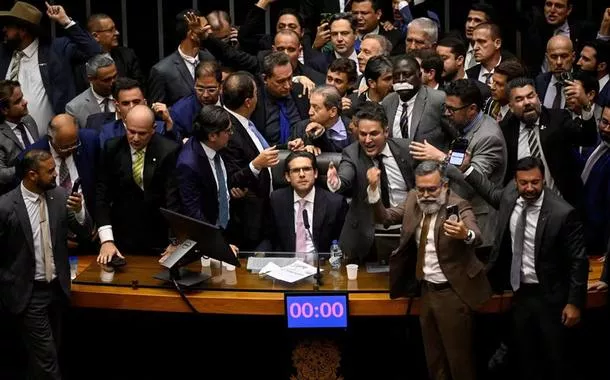 Sem acordo, Câmara decide não votar a PEC da Blindagem