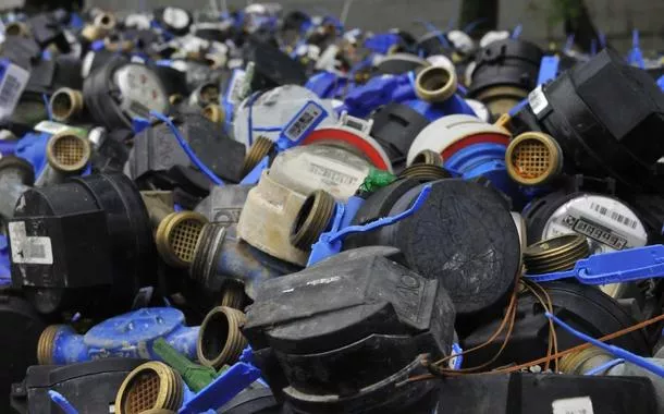Sabesp fecha parceria com Ambipar e transforma hidrômetros em matéria-prima reciclada